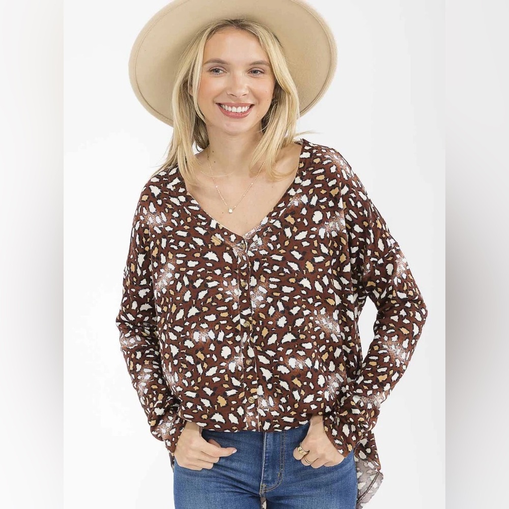 055 Kye Mi Women’s Long‎ Sleeve V-Neck Button Up Animal Print Tunic Top